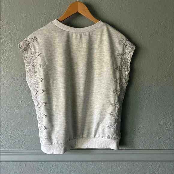 On Twelfth, sleeveless, appliqué, lace detail, grey, tank, size large - Picture 6 of 9